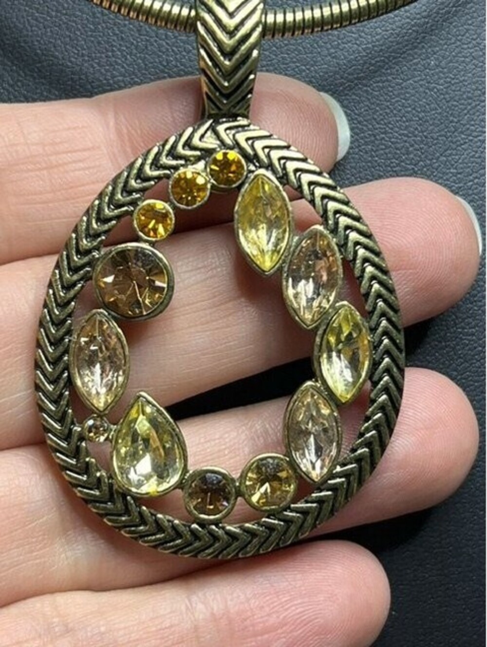 B5638 Premier Design Collar Necklace Pendant Adjustable Antiqued Gold Tone 18'